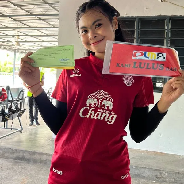 Pelajar PLMB yang berjaya lulus ujian JPJ