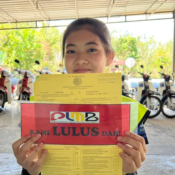 Pelajar PLMB yang berjaya lulus ujian JPJ